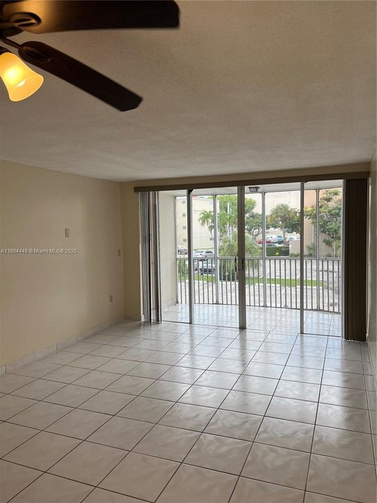 Active With Contract: $119,900 (1 beds, 1 baths, 909 Square Feet)