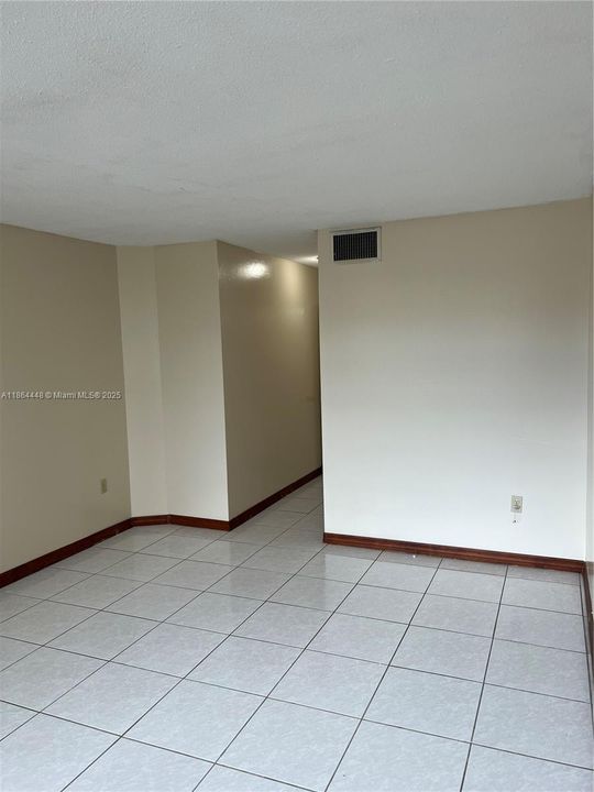 Active With Contract: $119,900 (1 beds, 1 baths, 909 Square Feet)