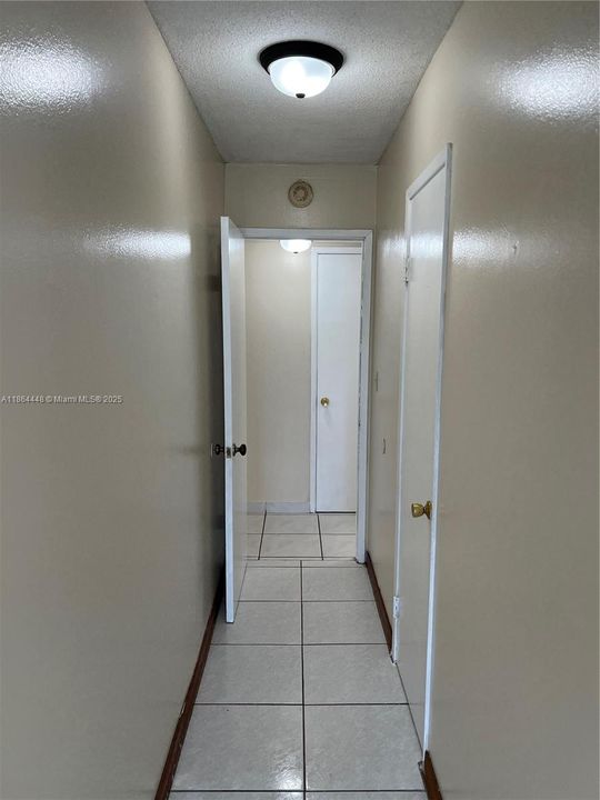 Active With Contract: $119,900 (1 beds, 1 baths, 909 Square Feet)