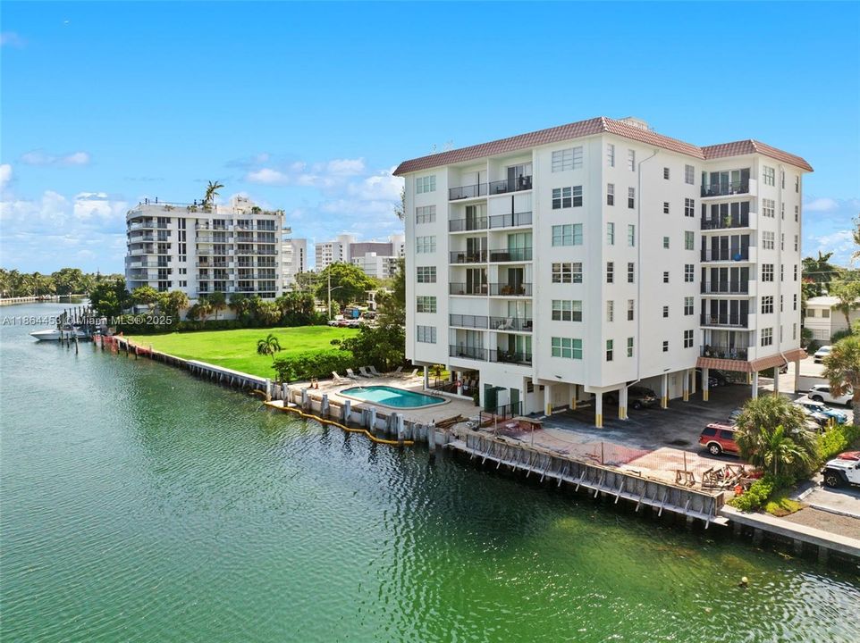 На продажу: $729,000 (2 спален, 2 ванн, 1510 Квадратных фут)