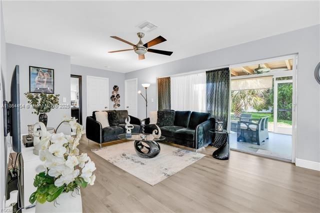 For Sale: $245,000 (3 beds, 2 baths, 1166 Square Feet)