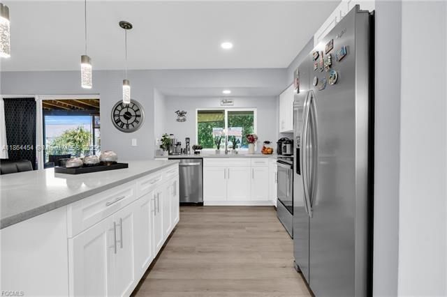 For Sale: $245,000 (3 beds, 2 baths, 1166 Square Feet)