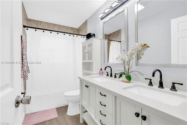 For Sale: $245,000 (3 beds, 2 baths, 1166 Square Feet)