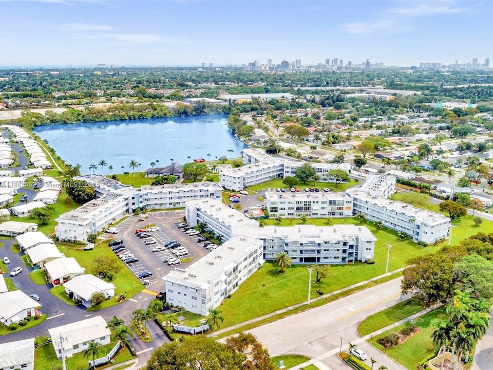 待售: $124,900 (1 贝兹, 1 浴室, 703 平方英尺)