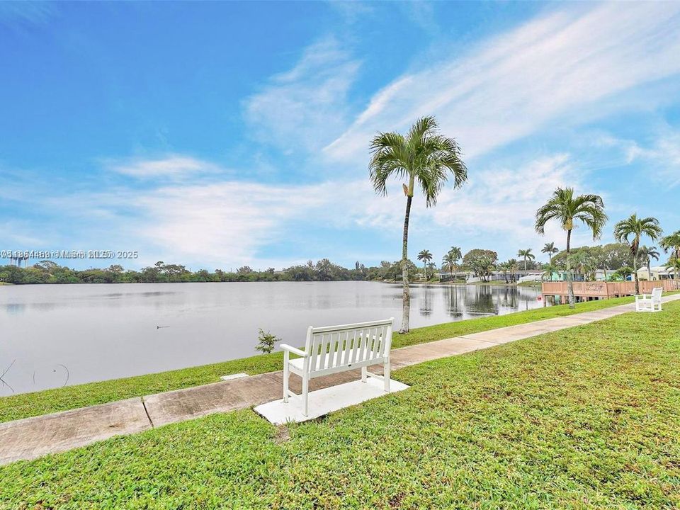 待售: $124,900 (1 贝兹, 1 浴室, 703 平方英尺)