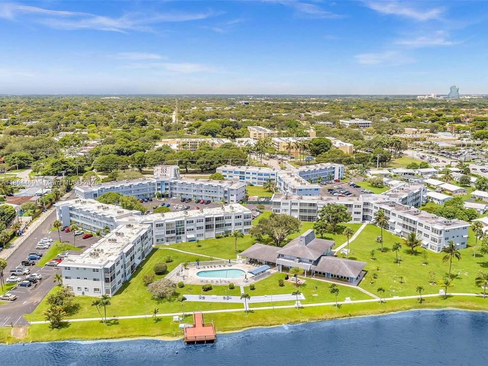 待售: $124,900 (1 贝兹, 1 浴室, 703 平方英尺)