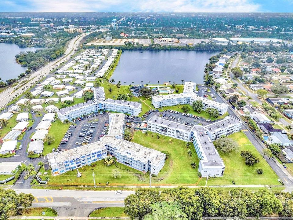 待售: $124,900 (1 贝兹, 1 浴室, 703 平方英尺)