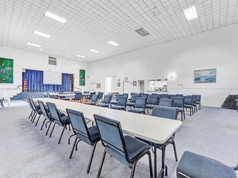 待售: $124,900 (1 贝兹, 1 浴室, 703 平方英尺)