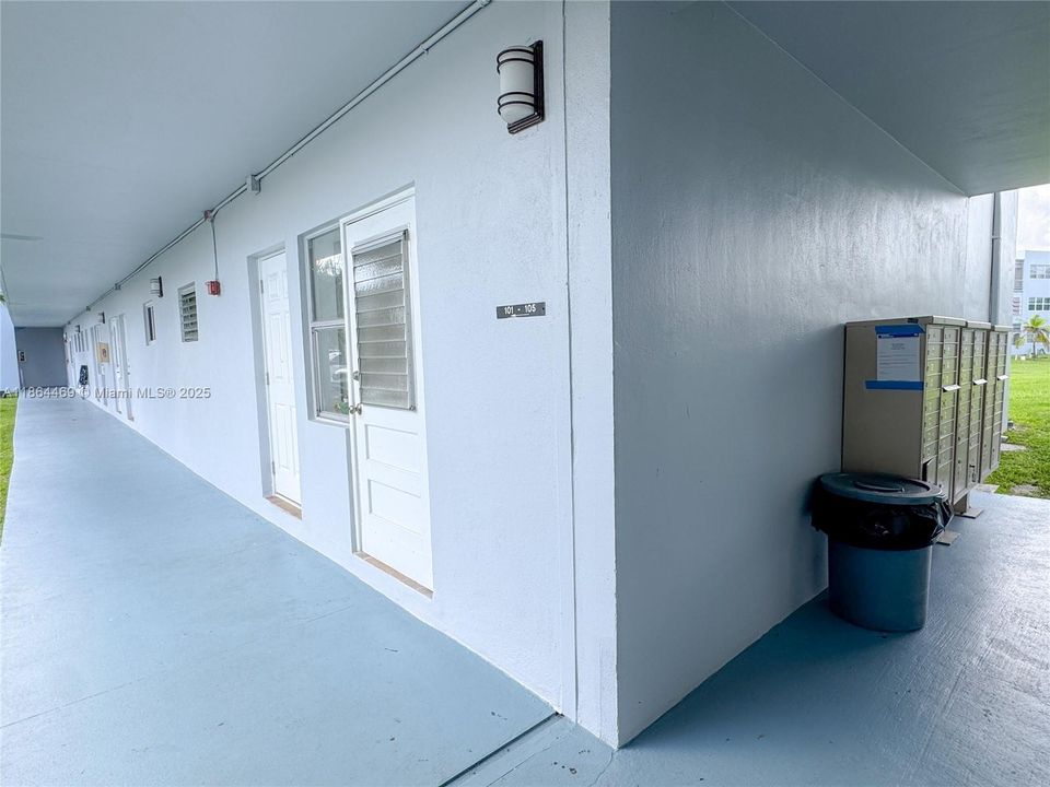 待售: $124,900 (1 贝兹, 1 浴室, 703 平方英尺)