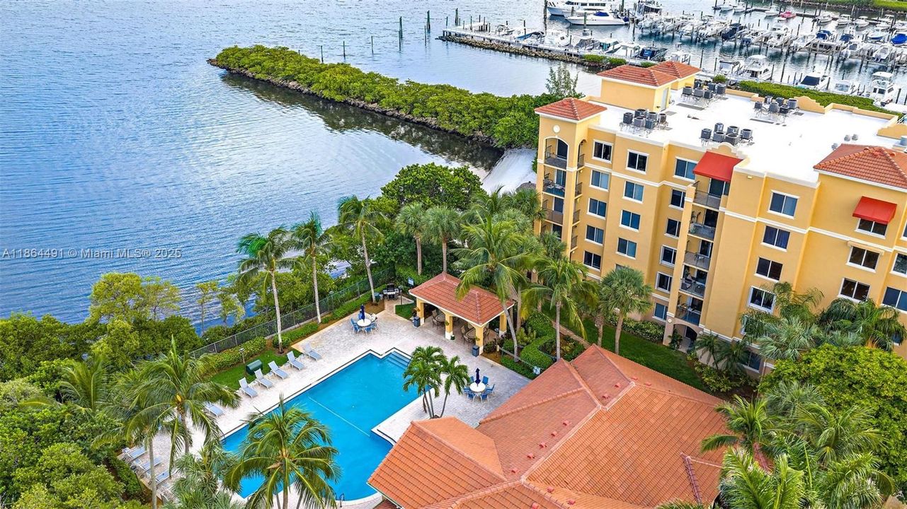 На продажу: $300,000 (2 спален, 2 ванн, 872 Квадратных фут)