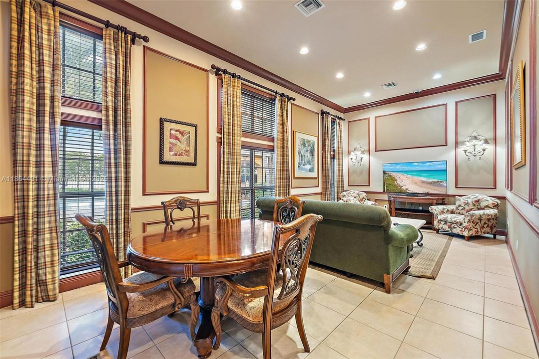 На продажу: $300,000 (2 спален, 2 ванн, 872 Квадратных фут)