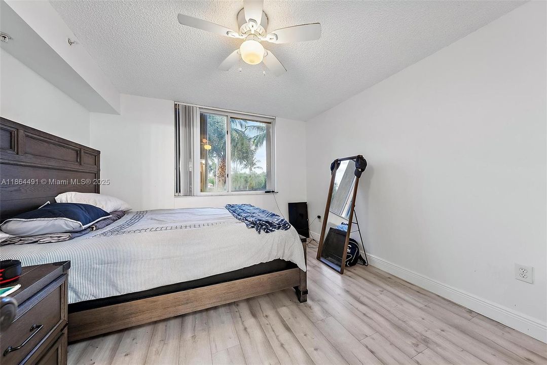 На продажу: $300,000 (2 спален, 2 ванн, 872 Квадратных фут)