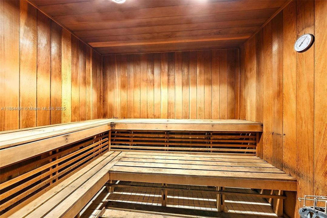 На продажу: $300,000 (2 спален, 2 ванн, 872 Квадратных фут)