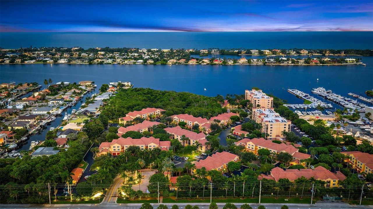 На продажу: $300,000 (2 спален, 2 ванн, 872 Квадратных фут)