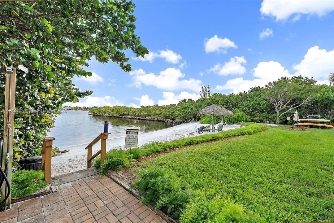 На продажу: $300,000 (2 спален, 2 ванн, 872 Квадратных фут)