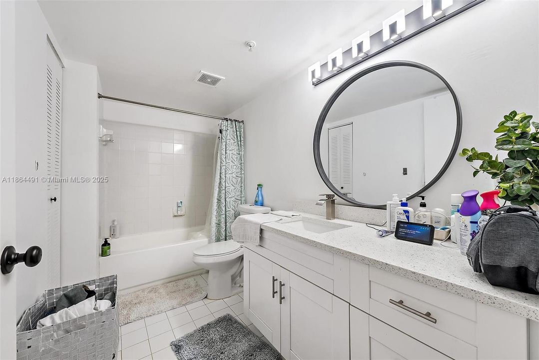 На продажу: $300,000 (2 спален, 2 ванн, 872 Квадратных фут)