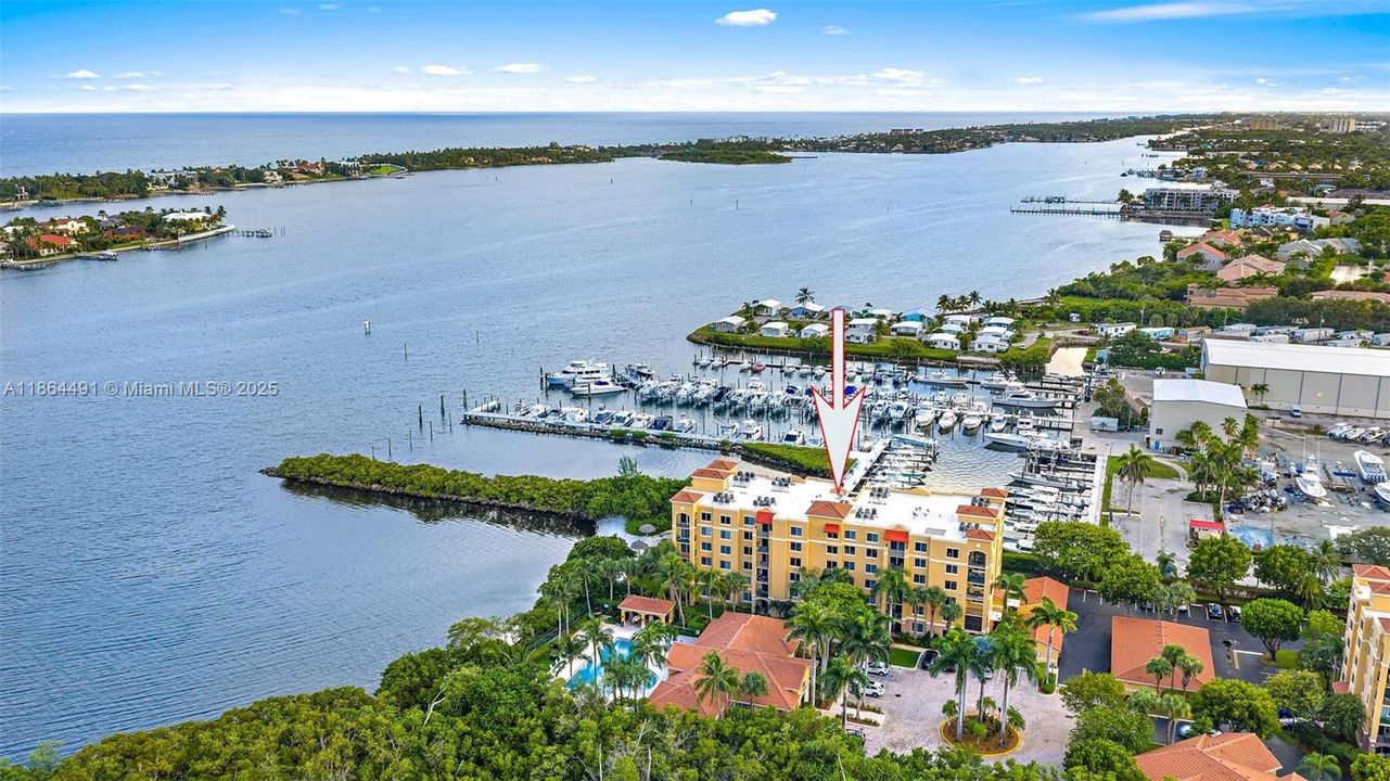 На продажу: $300,000 (2 спален, 2 ванн, 872 Квадратных фут)