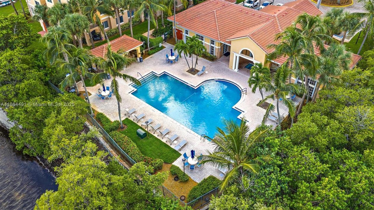 На продажу: $300,000 (2 спален, 2 ванн, 872 Квадратных фут)