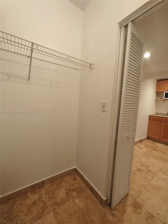 待售: $250,000 (0 贝兹, 1 浴室, 580 平方英尺)