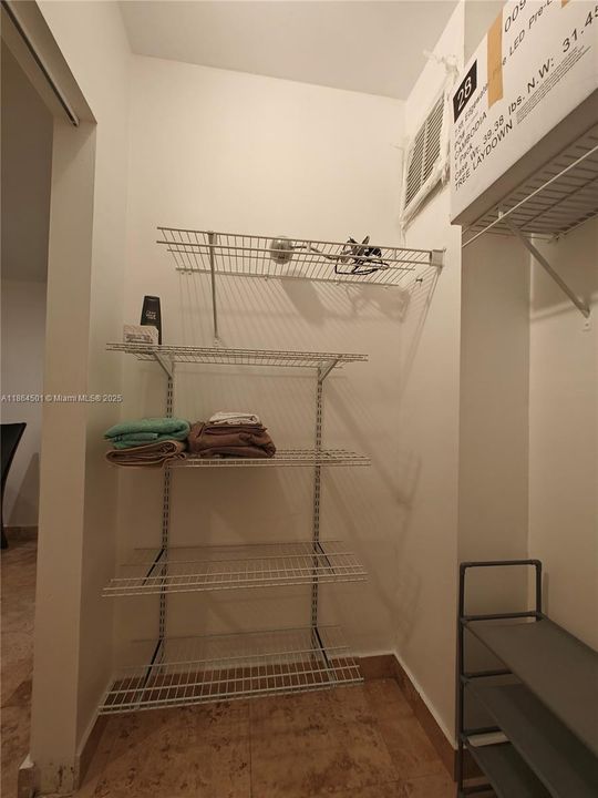 待售: $250,000 (0 贝兹, 1 浴室, 580 平方英尺)