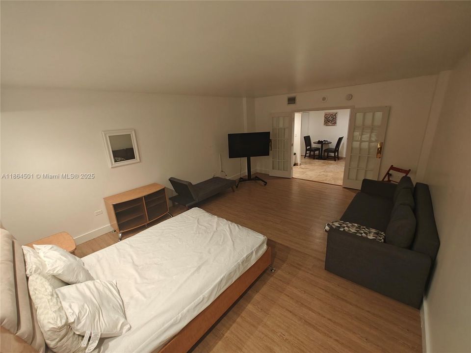 待售: $250,000 (0 贝兹, 1 浴室, 580 平方英尺)