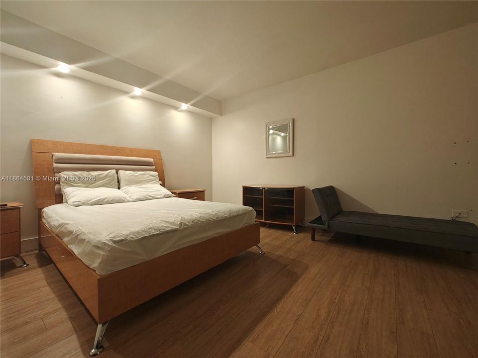 待售: $250,000 (0 贝兹, 1 浴室, 580 平方英尺)