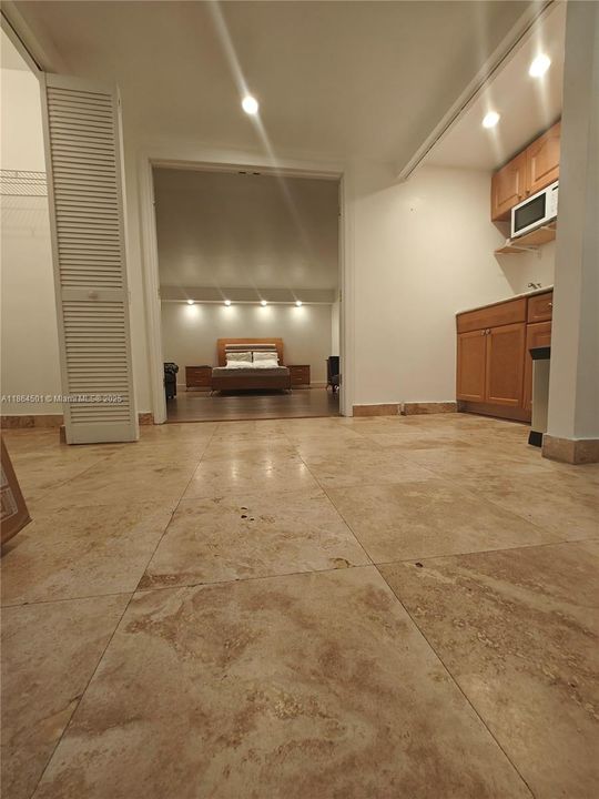 待售: $250,000 (0 贝兹, 1 浴室, 580 平方英尺)