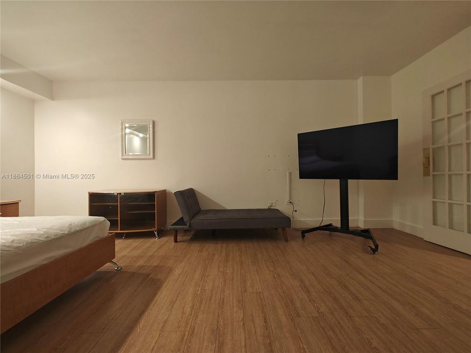 待售: $250,000 (0 贝兹, 1 浴室, 580 平方英尺)