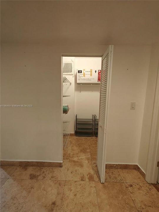 待售: $250,000 (0 贝兹, 1 浴室, 580 平方英尺)