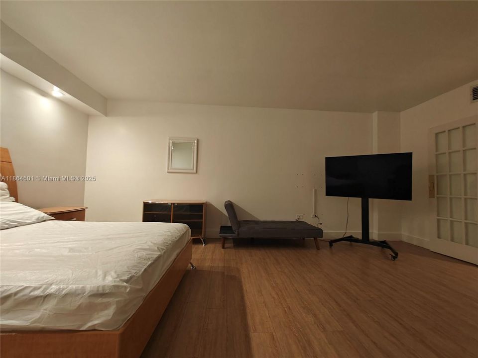 待售: $250,000 (0 贝兹, 1 浴室, 580 平方英尺)