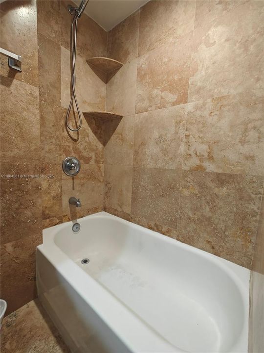 待售: $250,000 (0 贝兹, 1 浴室, 580 平方英尺)