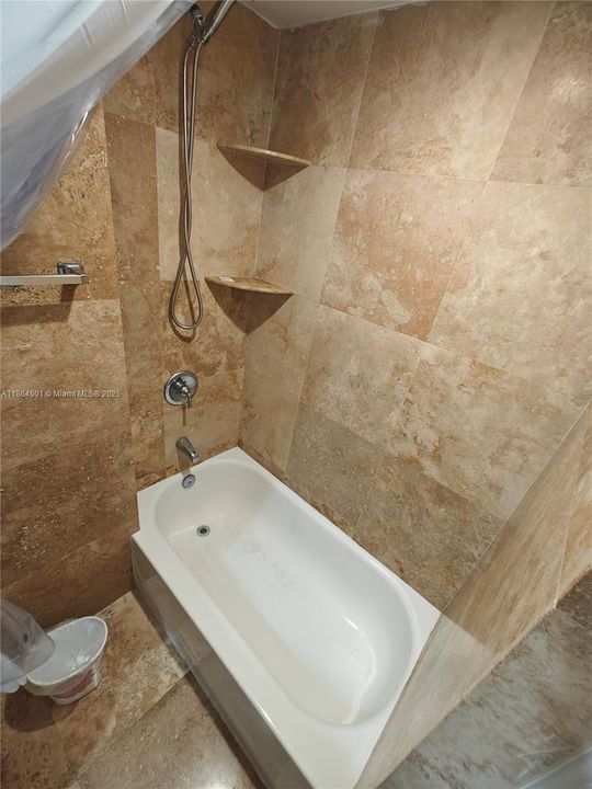 待售: $250,000 (0 贝兹, 1 浴室, 580 平方英尺)