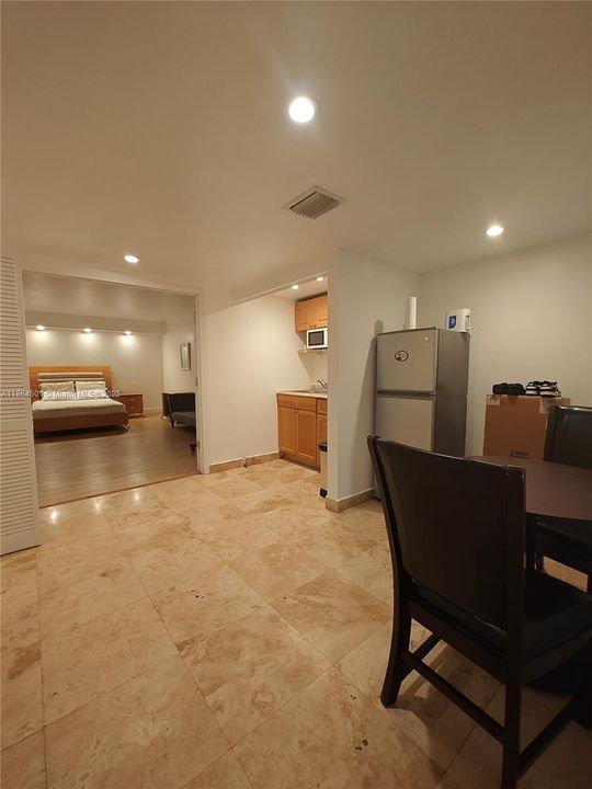 待售: $250,000 (0 贝兹, 1 浴室, 580 平方英尺)