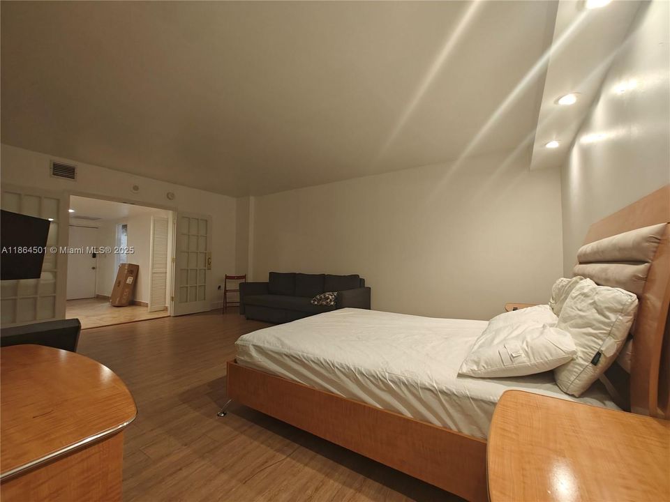 待售: $250,000 (0 贝兹, 1 浴室, 580 平方英尺)