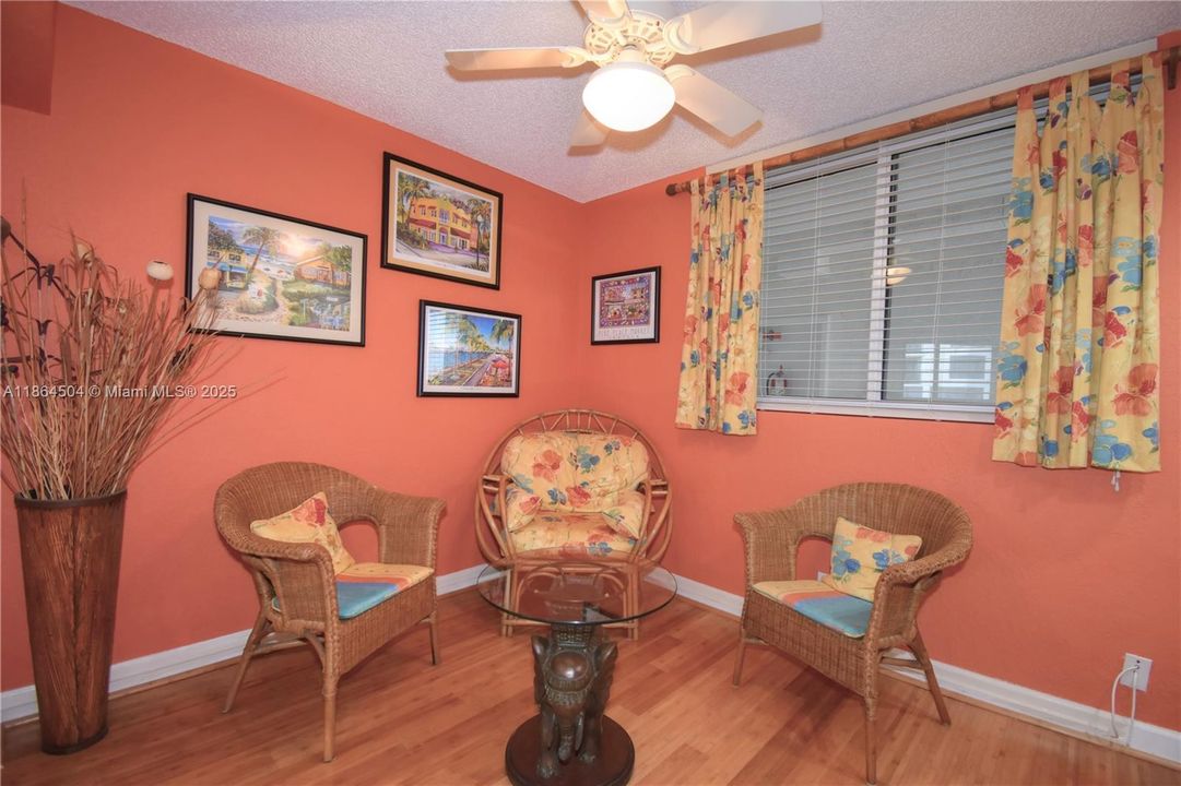 待售: $1,250,000 (2 贝兹, 2 浴室, 2240 平方英尺)