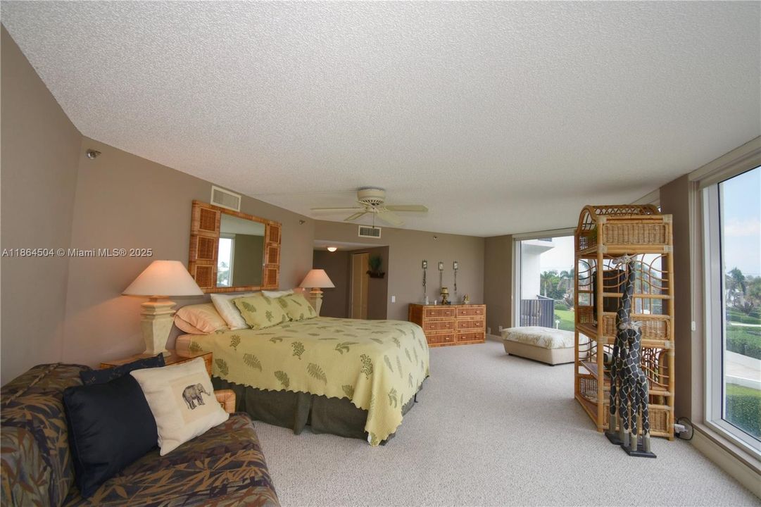 待售: $1,250,000 (2 贝兹, 2 浴室, 2240 平方英尺)