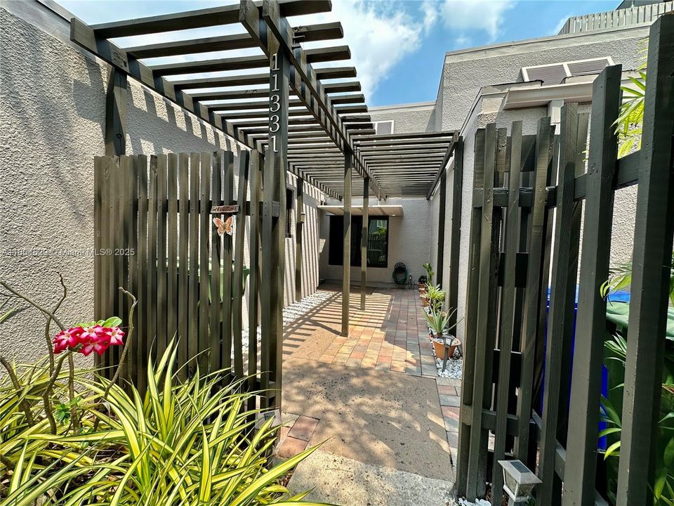 Active With Contract: $514,500 (3 beds, 2 baths, 1712 Square Feet)