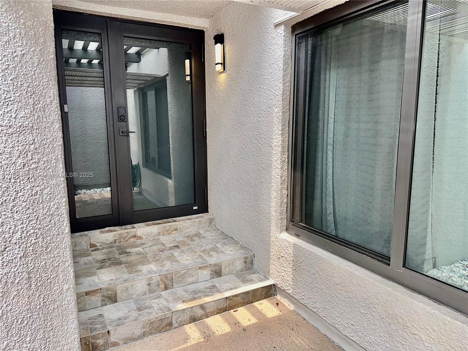 Active With Contract: $514,500 (3 beds, 2 baths, 1712 Square Feet)