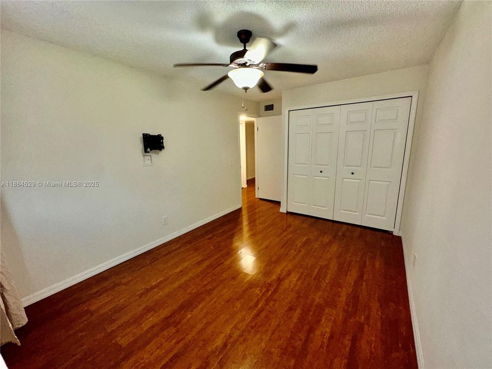 Active With Contract: $514,500 (3 beds, 2 baths, 1712 Square Feet)