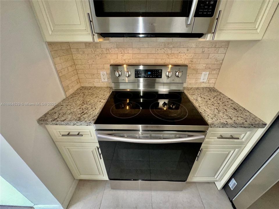 Active With Contract: $514,500 (3 beds, 2 baths, 1712 Square Feet)