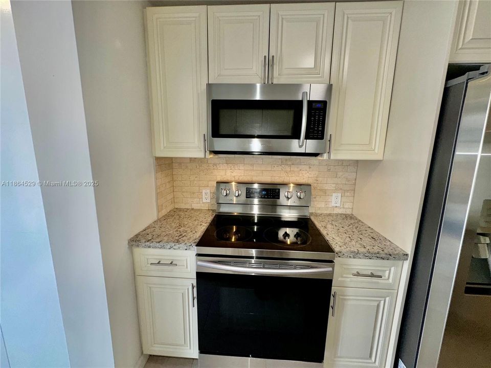 Active With Contract: $514,500 (3 beds, 2 baths, 1712 Square Feet)