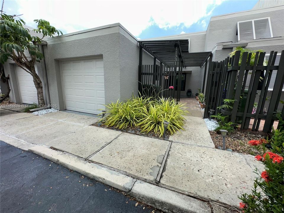 Active With Contract: $514,500 (3 beds, 2 baths, 1712 Square Feet)