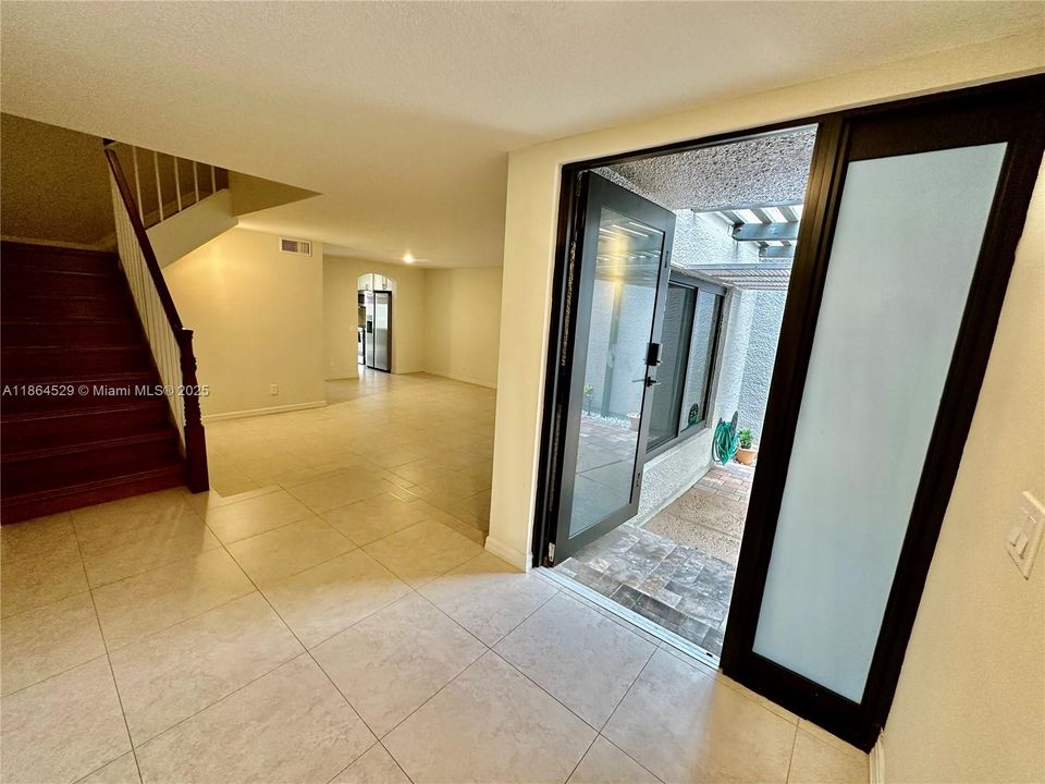 Active With Contract: $514,500 (3 beds, 2 baths, 1712 Square Feet)