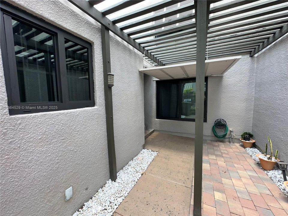 Active With Contract: $514,500 (3 beds, 2 baths, 1712 Square Feet)