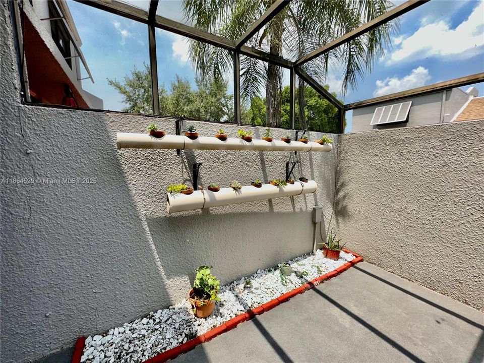 Active With Contract: $514,500 (3 beds, 2 baths, 1712 Square Feet)