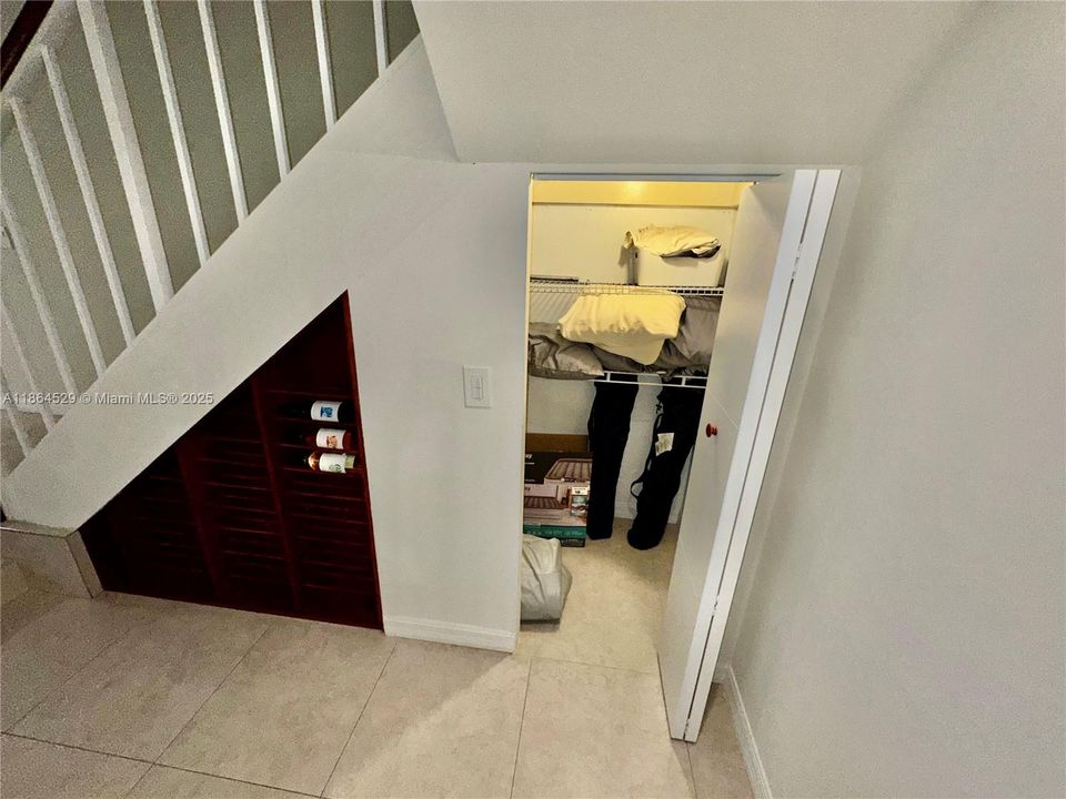 Active With Contract: $514,500 (3 beds, 2 baths, 1712 Square Feet)