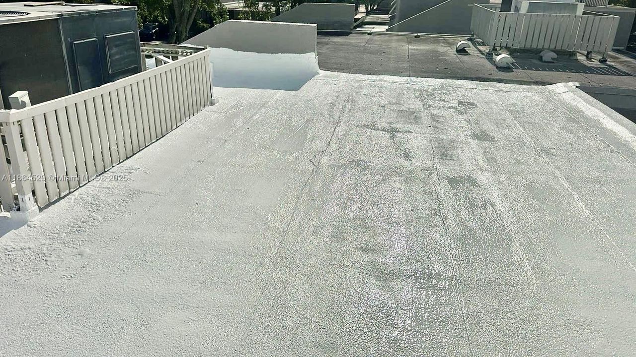 Active With Contract: $514,500 (3 beds, 2 baths, 1712 Square Feet)