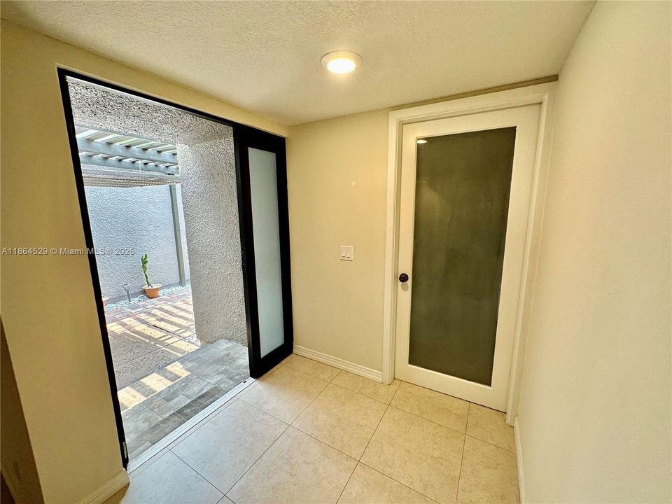 Active With Contract: $514,500 (3 beds, 2 baths, 1712 Square Feet)