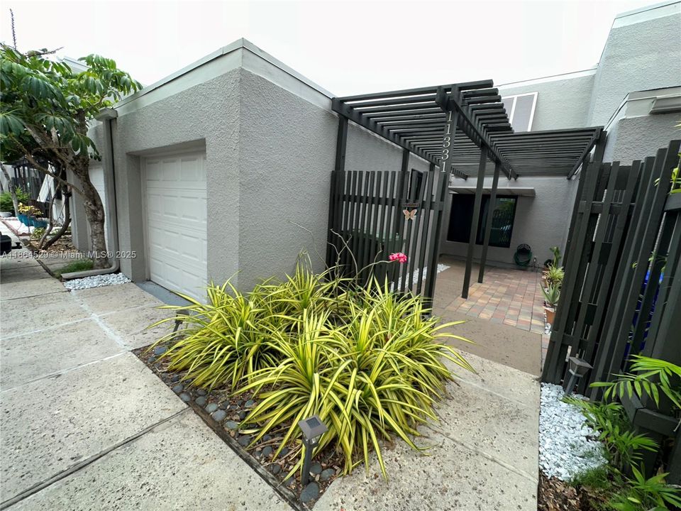 Active With Contract: $514,500 (3 beds, 2 baths, 1712 Square Feet)