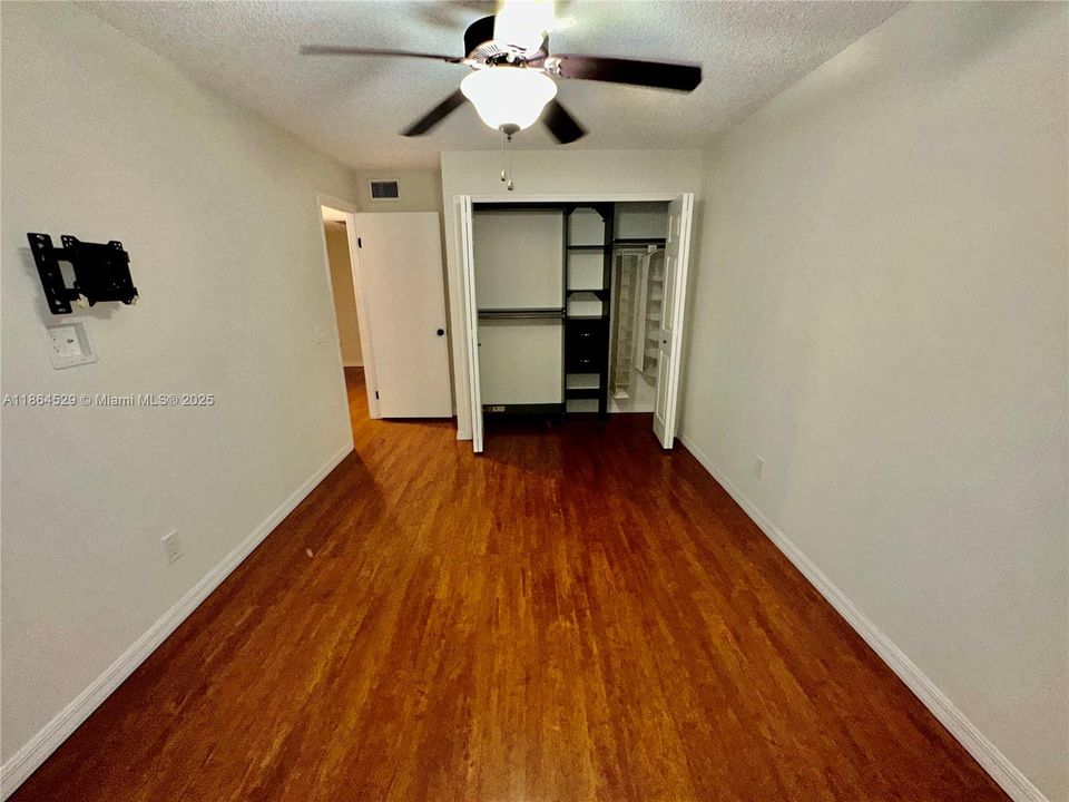 Active With Contract: $514,500 (3 beds, 2 baths, 1712 Square Feet)